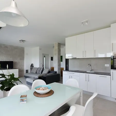 Romance Apartamento Pinezići