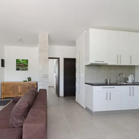 Romance Apartamento Pinezići