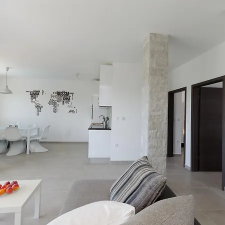 Romance Apartamento Pinezići